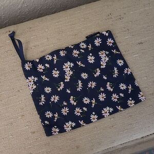 Vera Bradley Drawstring Pouch Falling Daisies Navy Floral